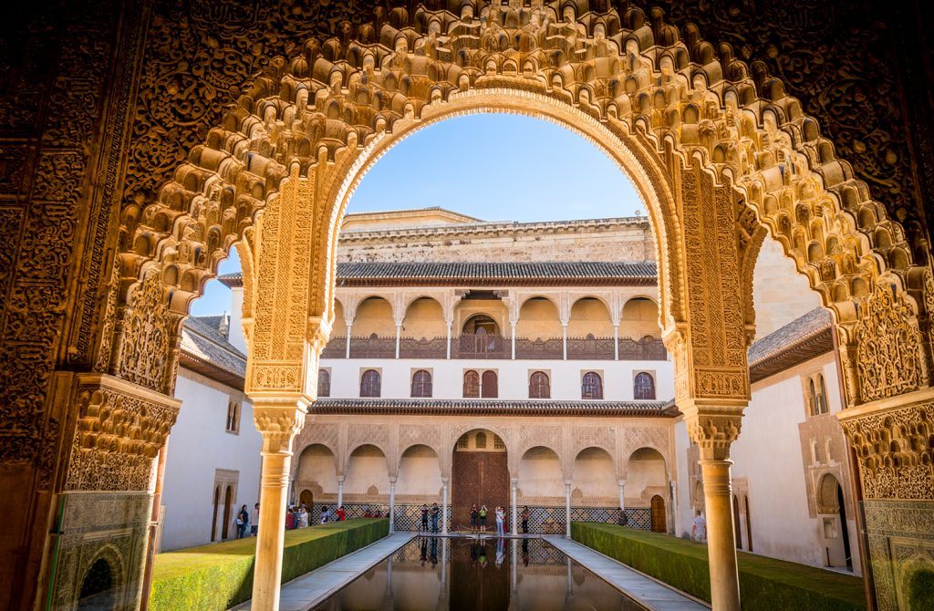 Patio de los Arrayanes en La Alhambra de Granada